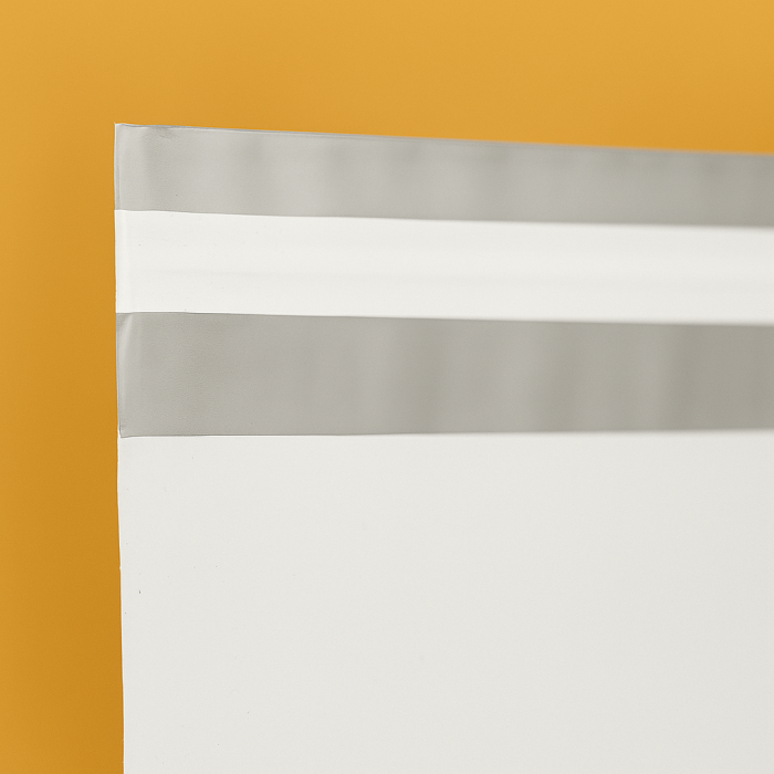 Biała matowa paczka kurierska 24x32cm z Twoim logo