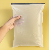 Matowa torba SLIDER z czarnym zamkiem 300x400mm z logo